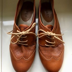 Hinge Leather Oxfords